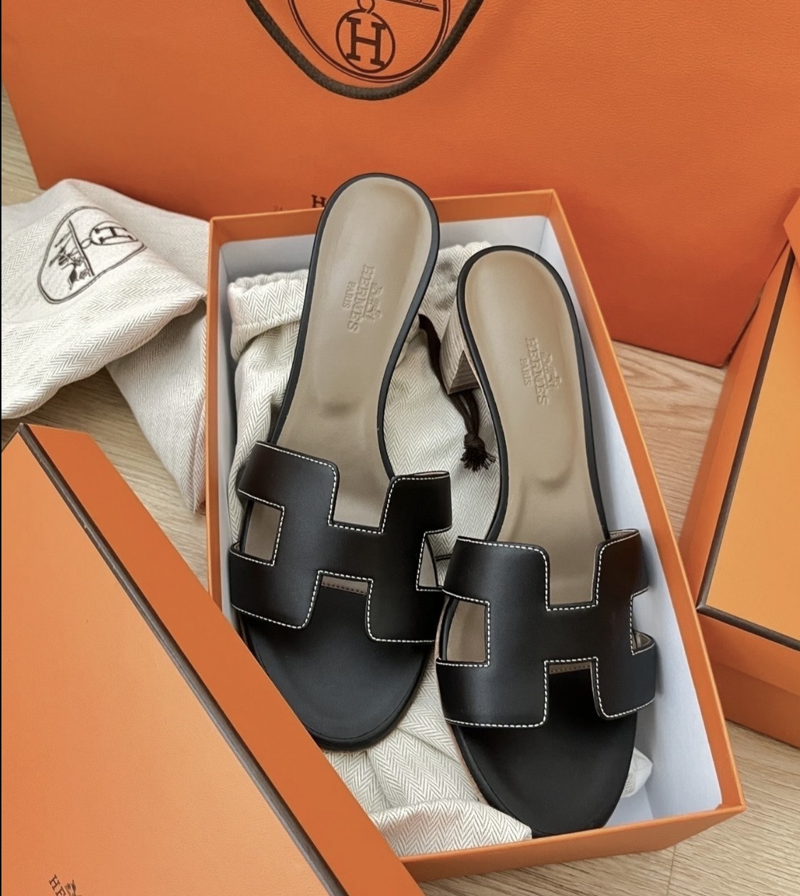 大人気◆足元から素敵に♪◆HERMES《オアジス》サンダル