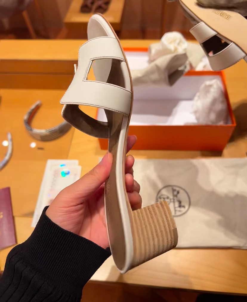 大人気◆足元から素敵に♪◆HERMES《オアジス》サンダル