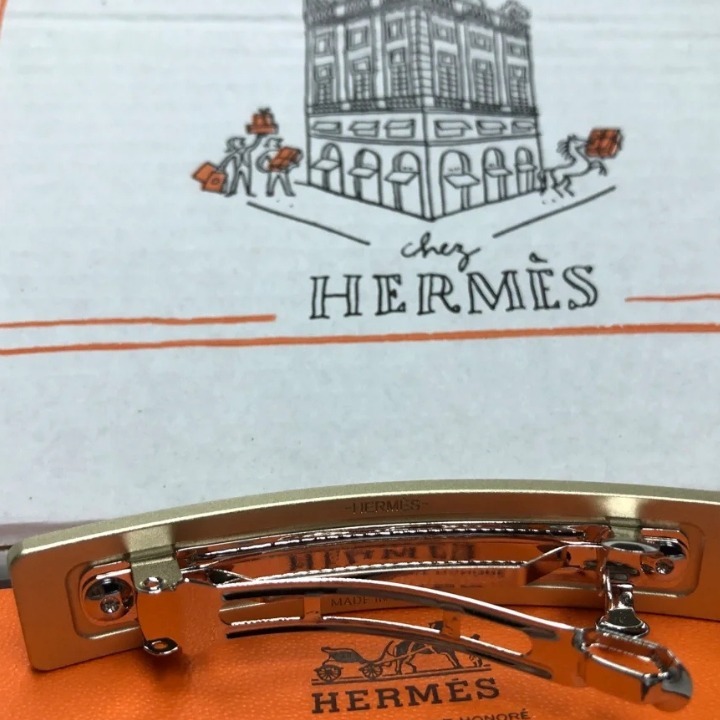 【ワンポイントに♪】HERMES ヘアクリップ カプリスPM ワンポイントに♪】HERMES ヘアクリップ カプリスPM