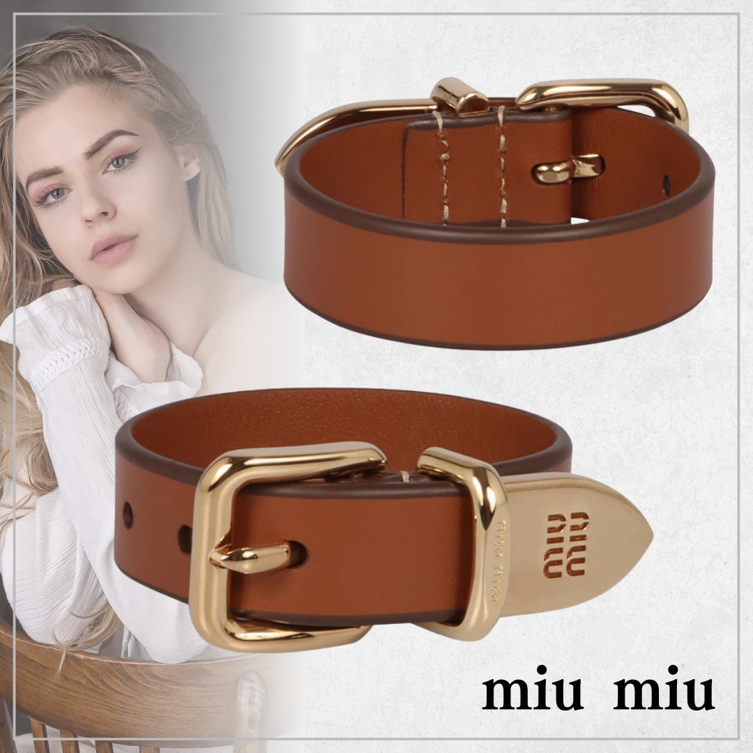 【シンプルながら洗練された美しさ】MIUMIU レザーブレスレット
