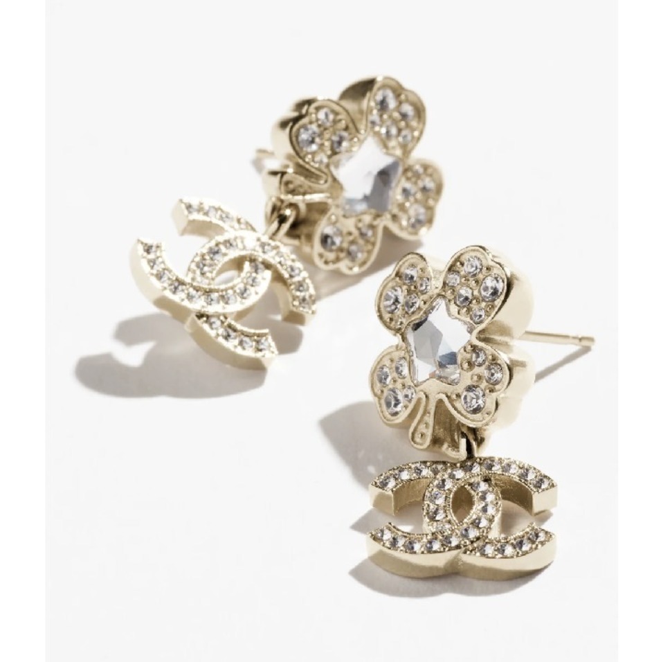 気品と幸せを身につける 可愛らしい【CHANEL】クローバー ピアス クローバーが可愛すぎる◎【CHANEL】ピアス