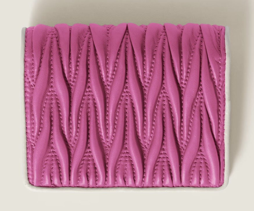 《比類なき逸品》【MiuMiu】マテラッセレザー 財布