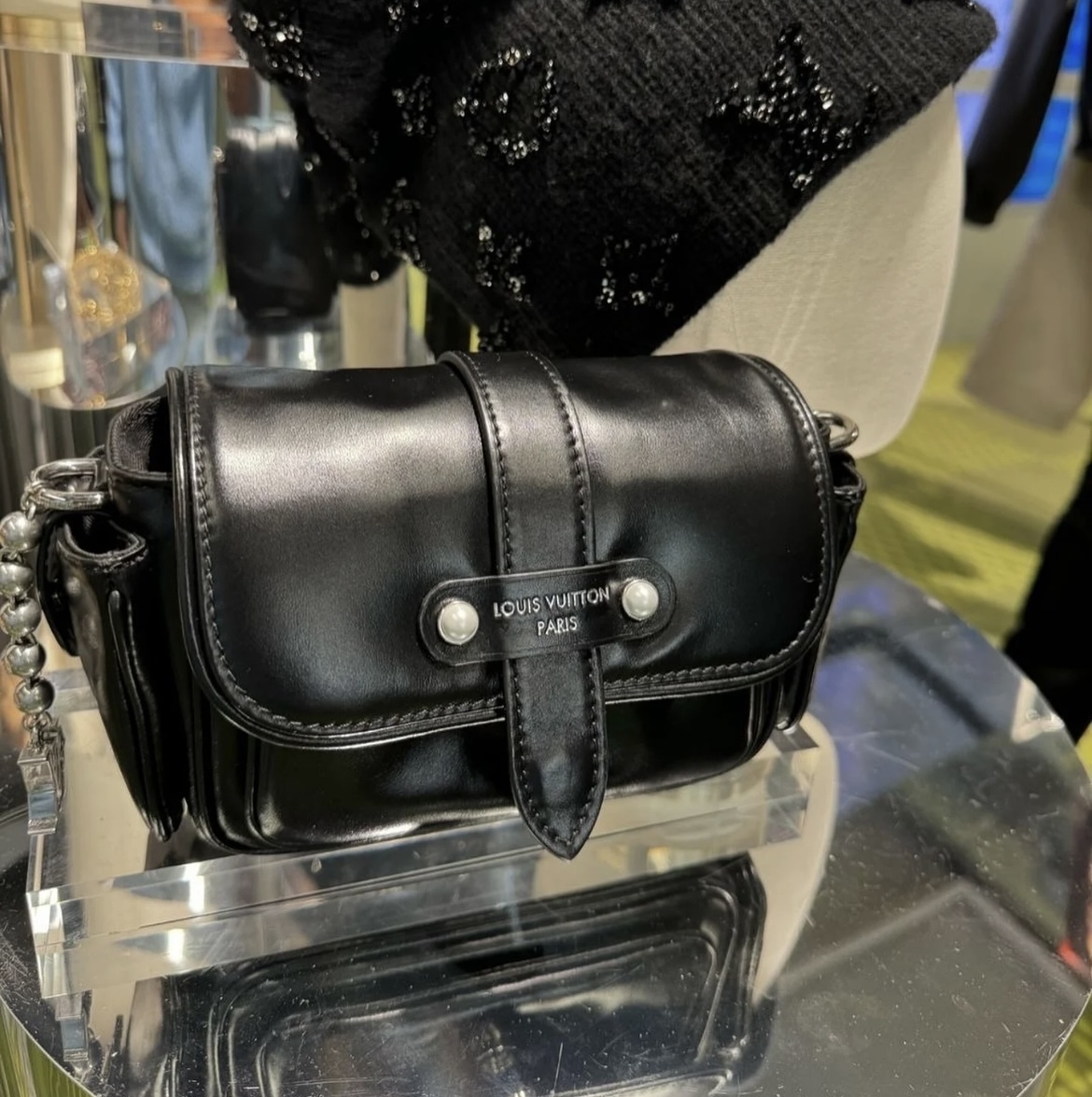 男女問わず◎】LouisVuitton カーゴ ウェアラブル ウォレット