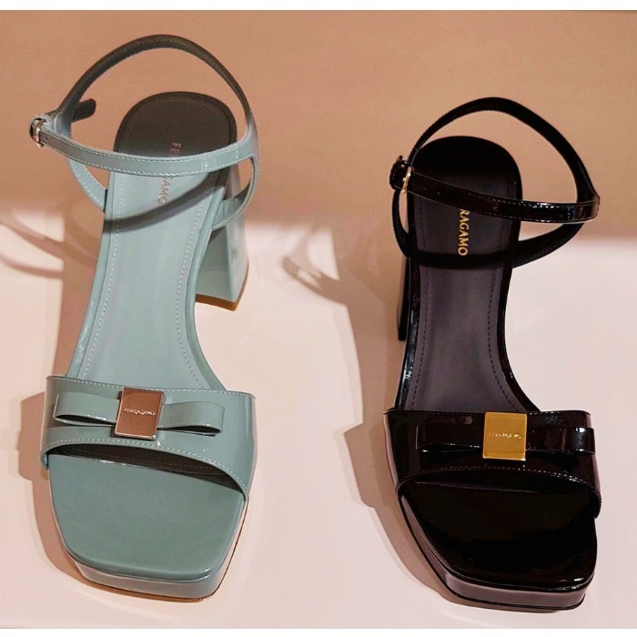 《洗練された個性》【FERRAGAMO】プラットフォームサンダル
