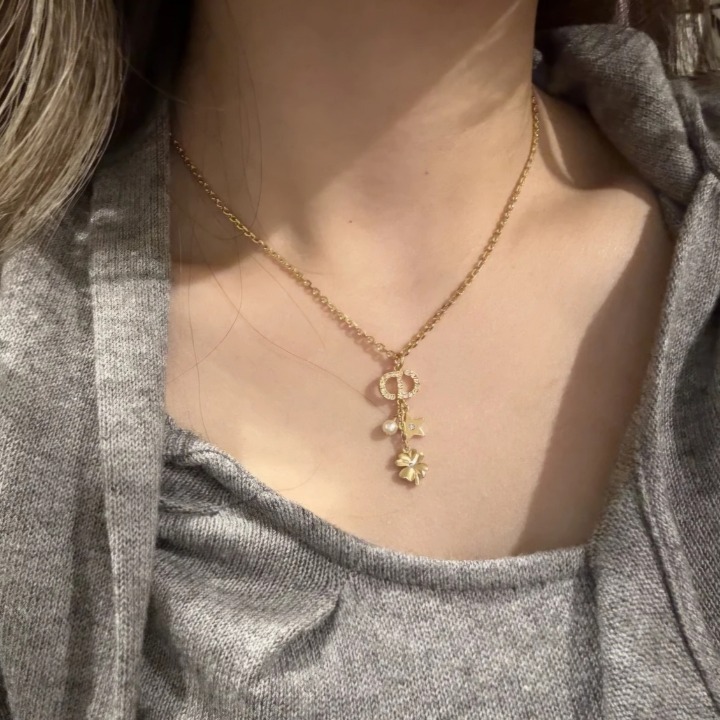 【チャームが可愛い☆】Dior Petit CD Lucky Charms ネックレス 品よく華やぐ】ディオール Petit CD Lucky Charms ネックレス