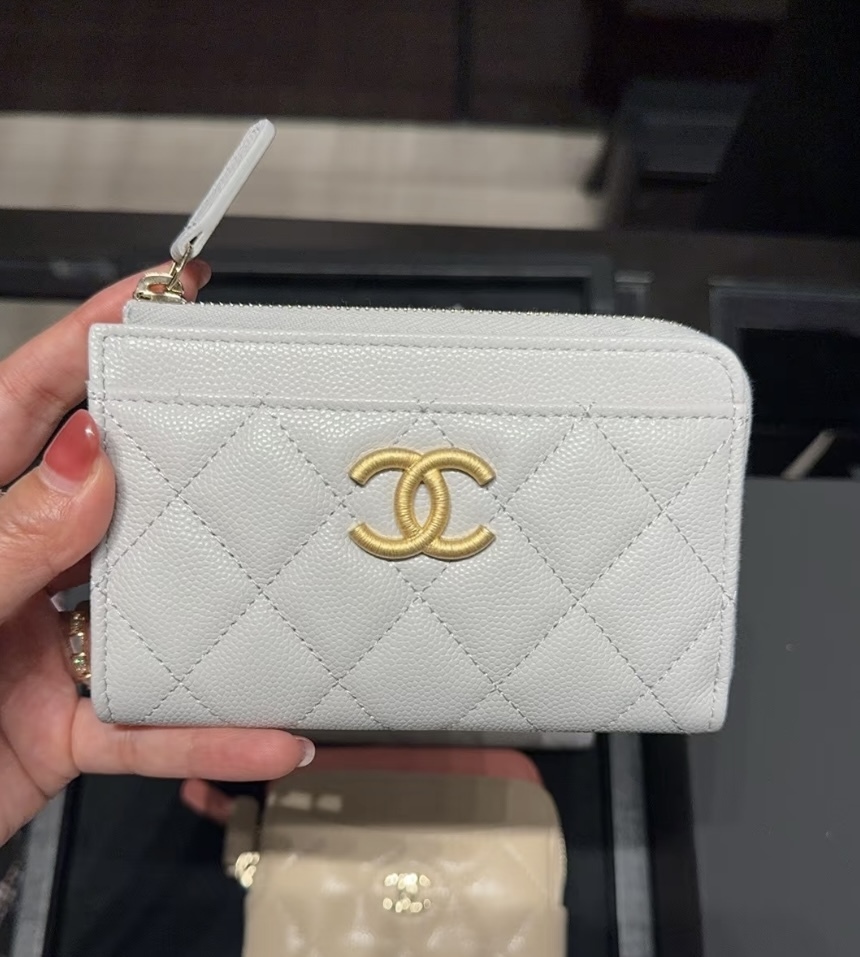 ギフトにも☆内側がピンクでキュン CHANEL フラグメントケース