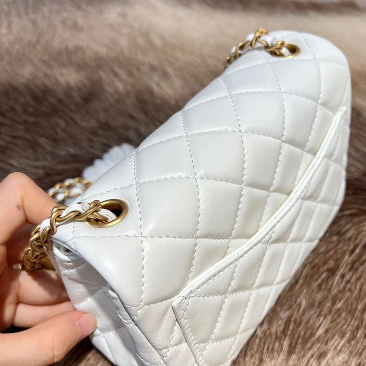 *どんなスタイルにもマッチ*【CHANEL】ミニフラップバッグ どんなスタイルにもマッチ*【CHANEL】ミニフラップバッグ