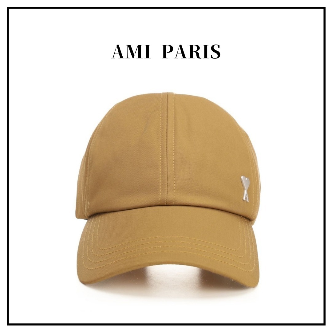 AMI Paris ロゴプレート カーブピーク キャップ AMI Paris ロゴプレート カーブピーク キャップ (AMI PARIS