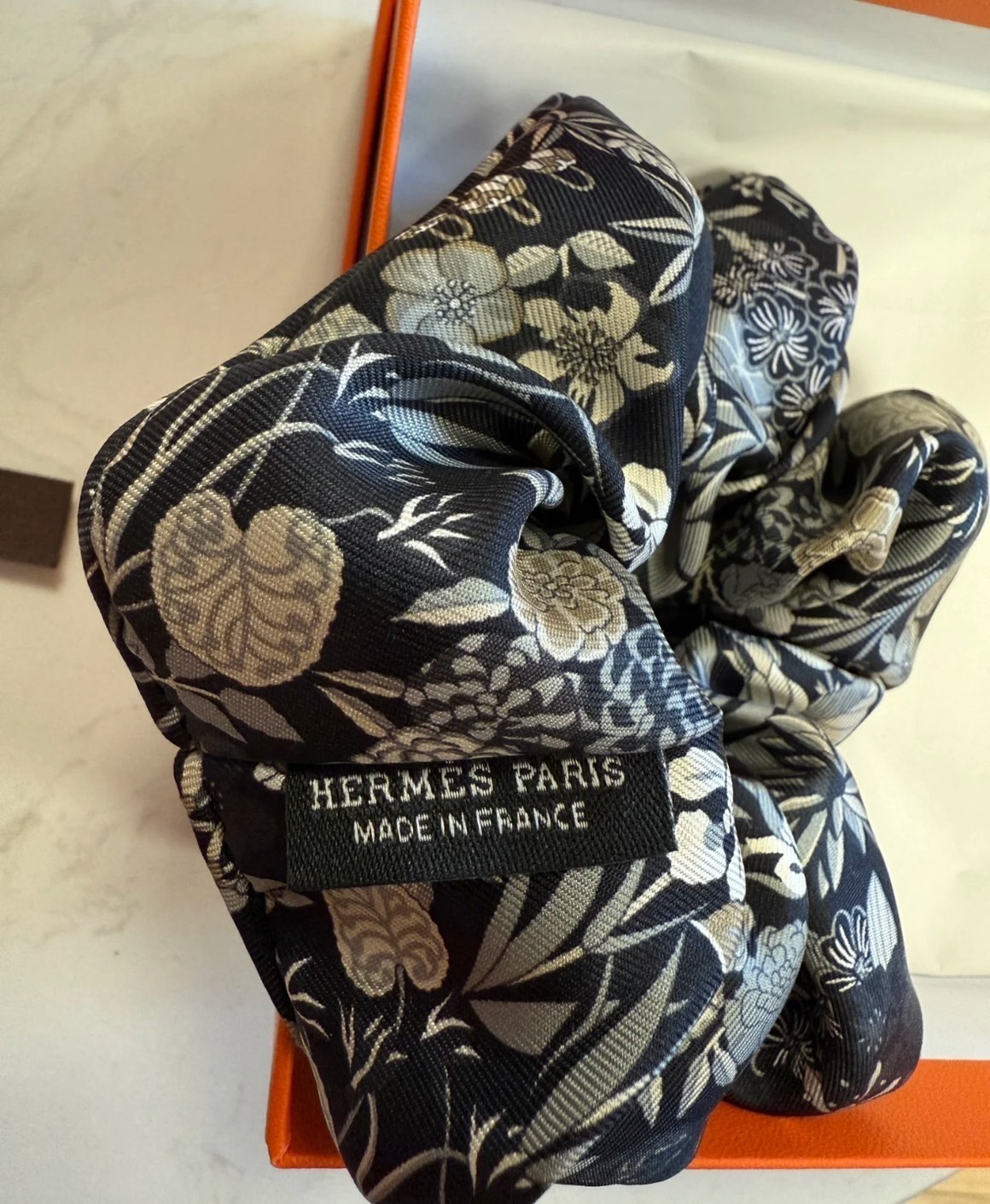 【エレガントな彩り♪】HERMES シュシュ《Claudia Bloom》