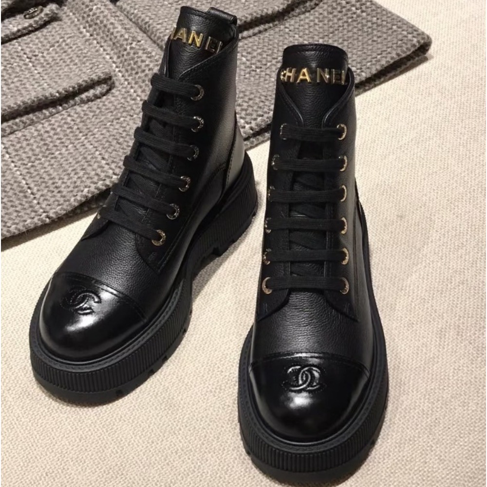 《入荷少》欲しい★人気のブーツ【CHANEL】厚底ブーツ