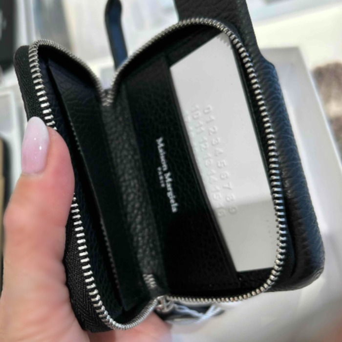 Margiela★ ラウンドジップ式ポケット 携帯カバー Iphone14 PRO Margiela☆ ラウンドジップ式ポケット 携帯カバー Iphone14 PRO