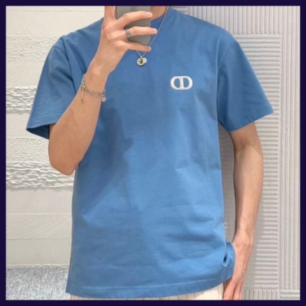 【シンプルにおしゃれに♪】DIOR Tシャツ