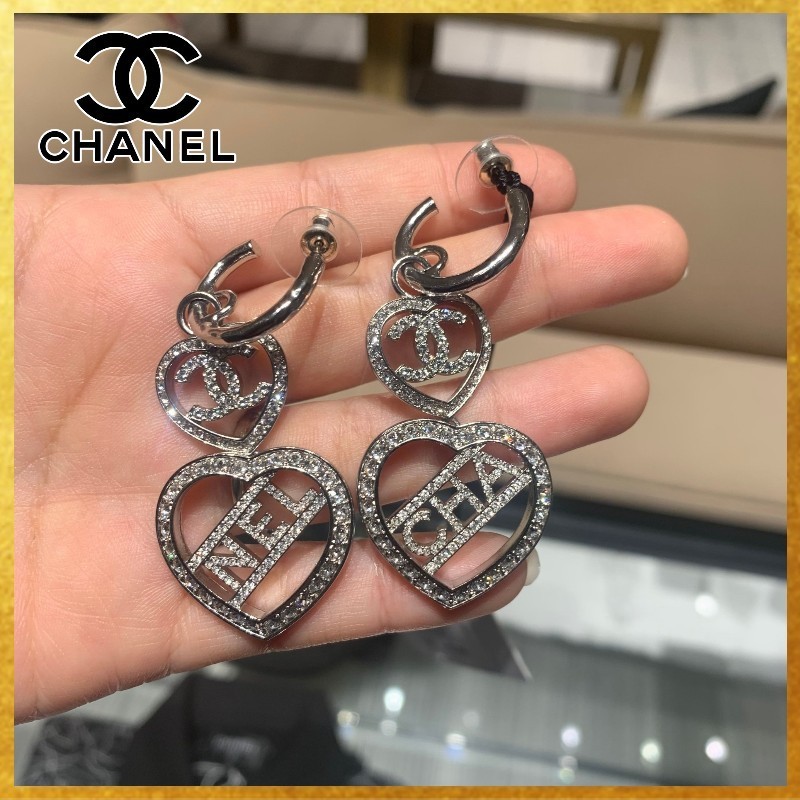 【揺れるハートがアクセント】 CHANEL CCロゴ ピアス