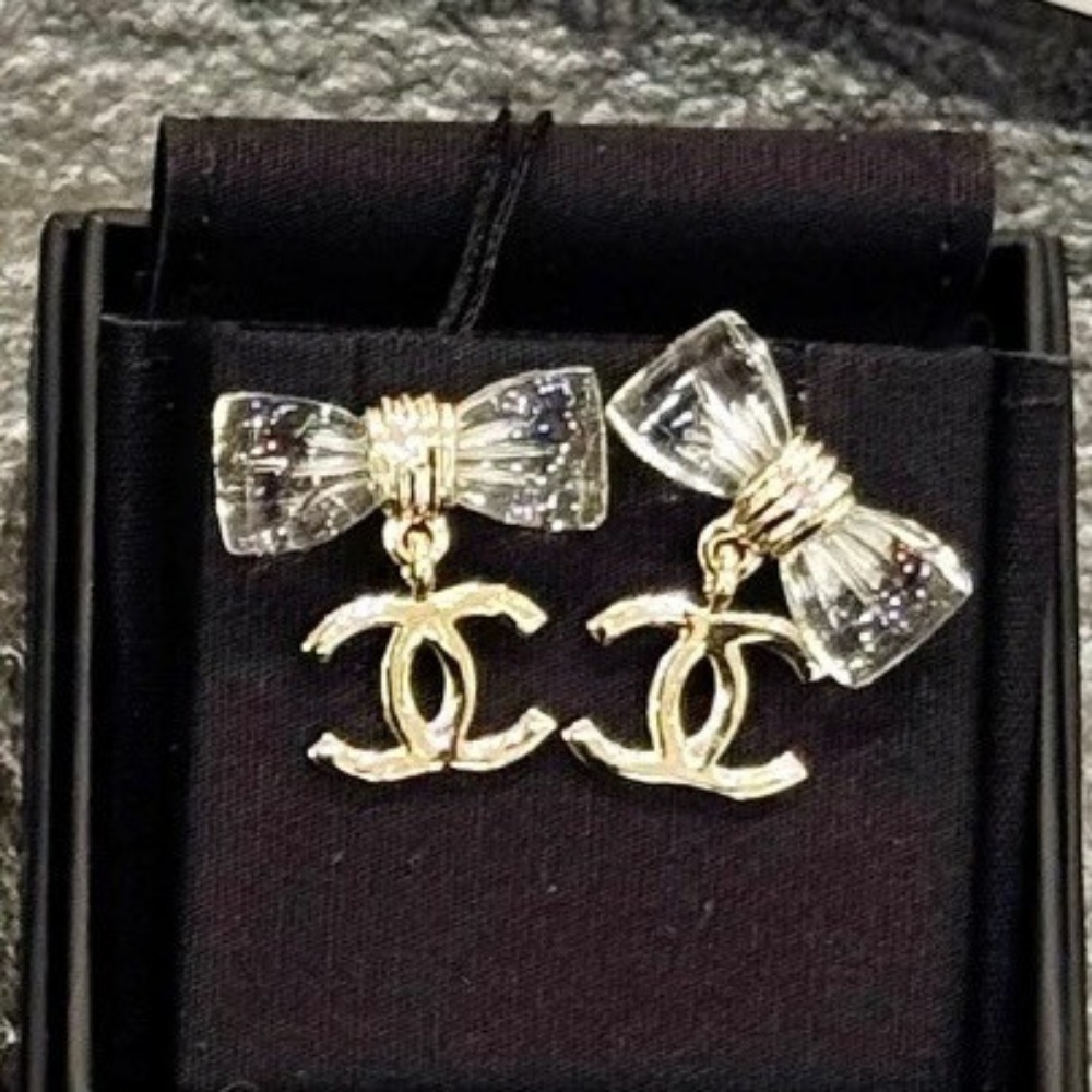 大きめリボンが最強に可愛い♪】CHANEL クリアリボン ピアス