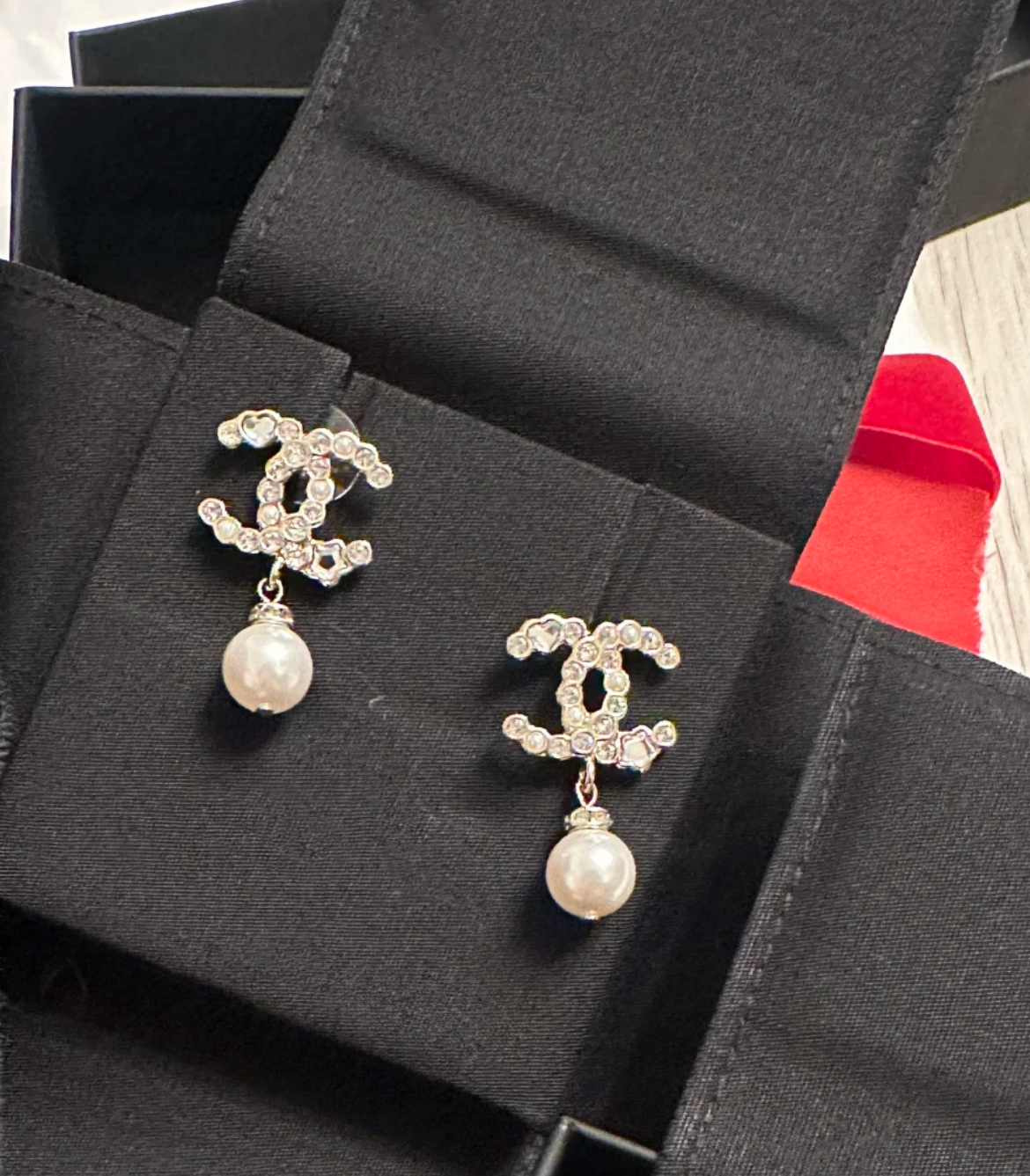CHANEL《可愛いさ溢れる》シャネル ロゴ パール ピアス