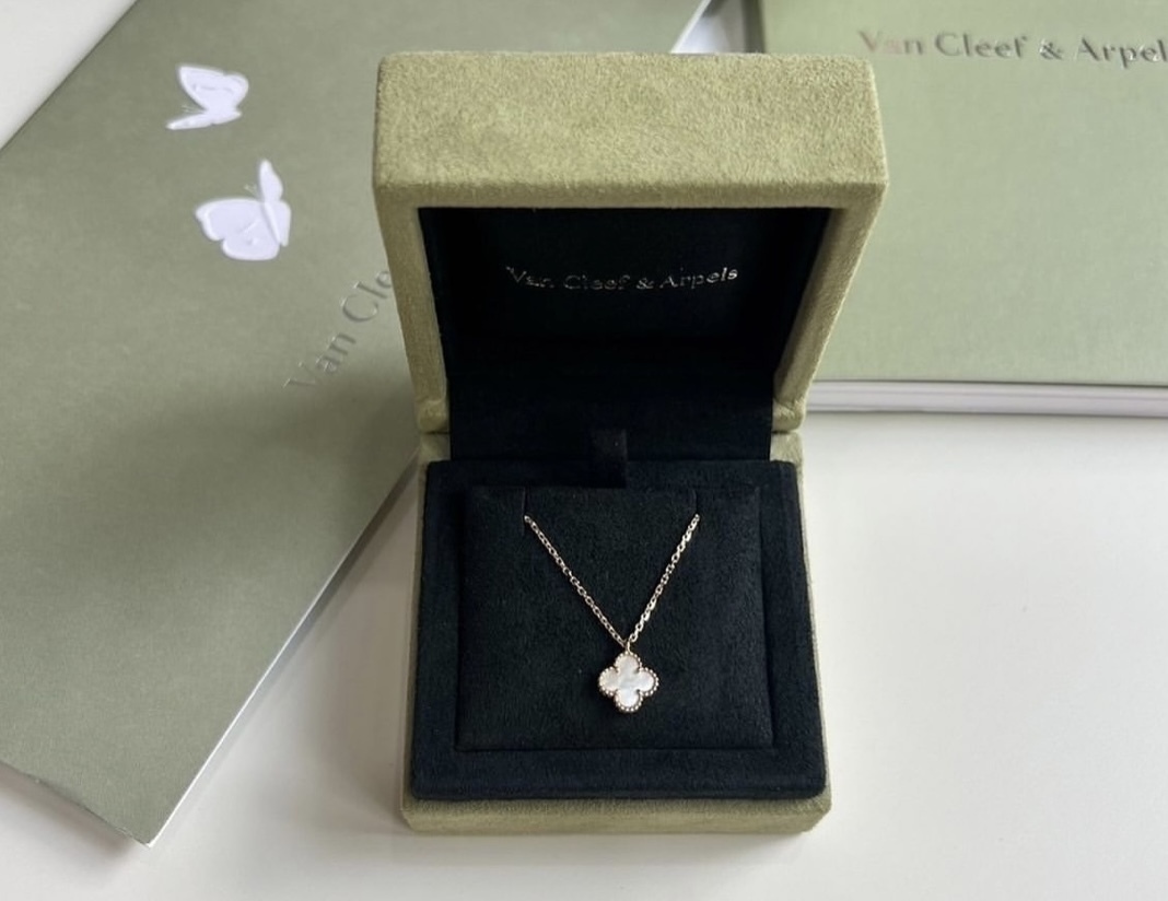Van Cleef & Arpels ヴァンクリーフ スウィート アルハンブラ