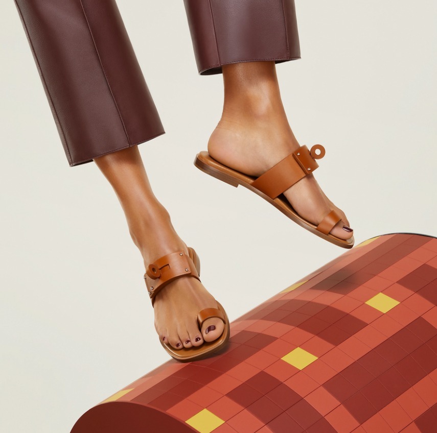 【大人のリラックススタイル♪】HERMES フラットサンダル 大人のリラックススタイル♪】HERMES フラットサンダル (HERMES