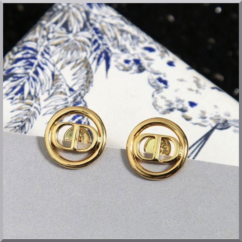 小さめで可愛い♡》DIOR 30 MONTAIGNE スタッドピアス