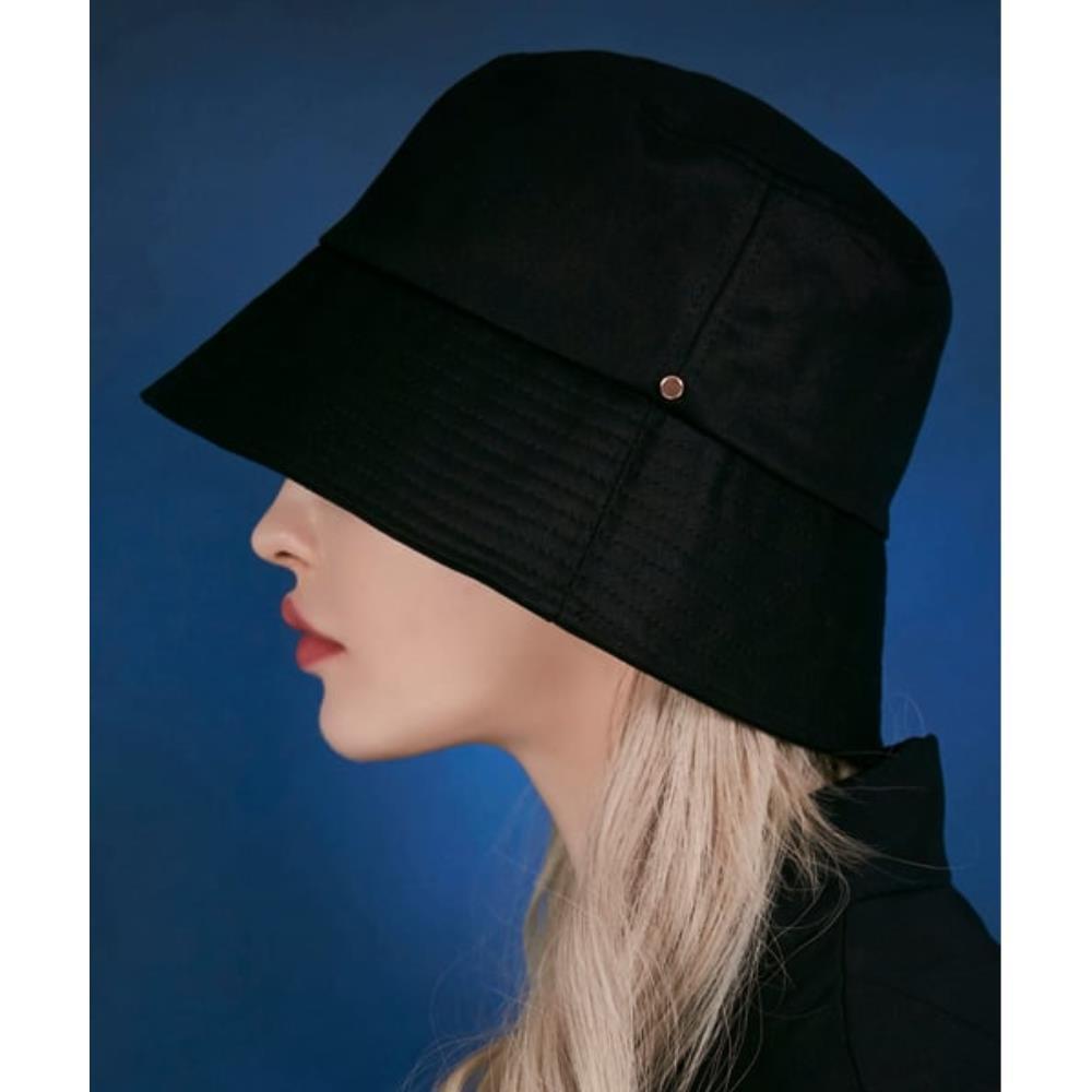 ★VARZAR★ Rose Gold Rivet Bucket Hat Black