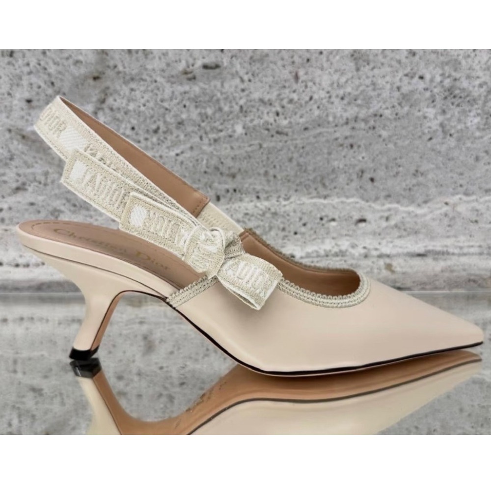 【流行に左右されない洗練されたアイテム】DIOR スリングバック