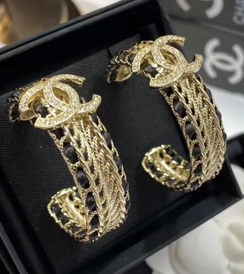 CHANEL《華やかなデザイン♡》シャネル ピアス ゴールド