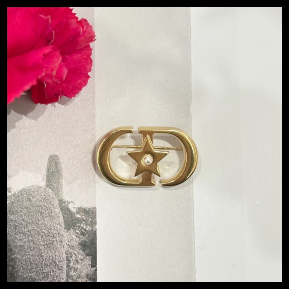 【おしゃれ/かわいい♪】DIOR Lucky 30 Montaigne ブローチ