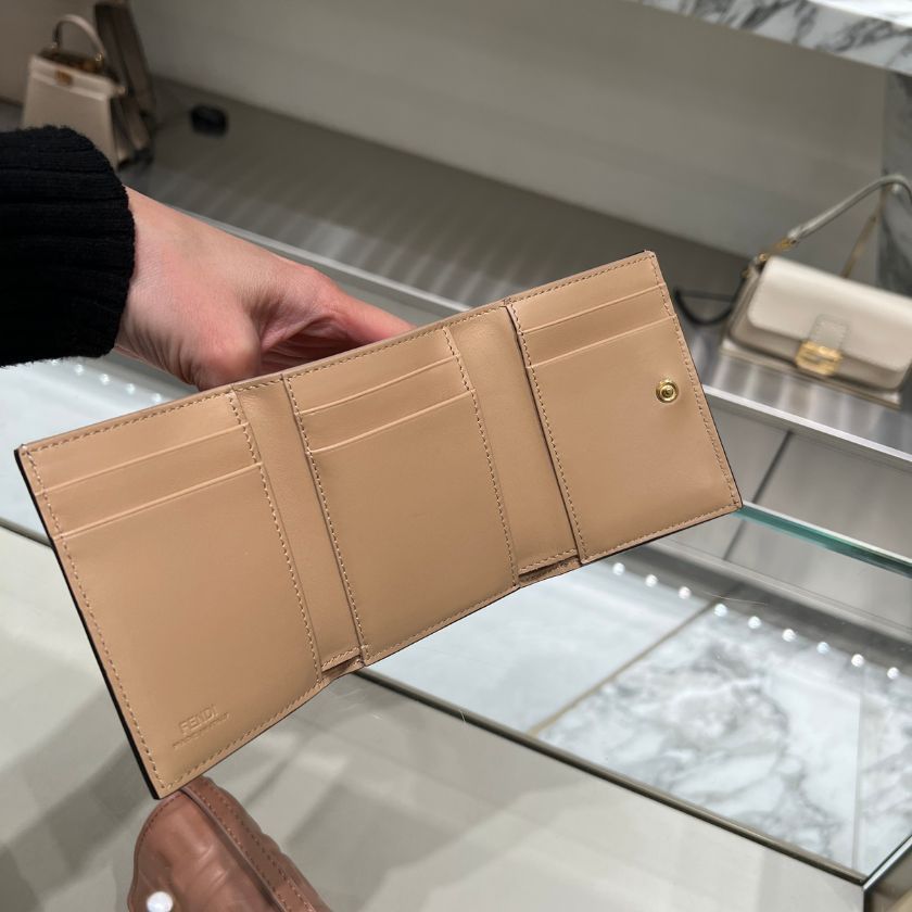 6万取引突破★UPS速達便利用！【FENDI】FFファブリック 財布 6万取引突破☆UPS速達便利用！【FENDI】FFファブリック 財布