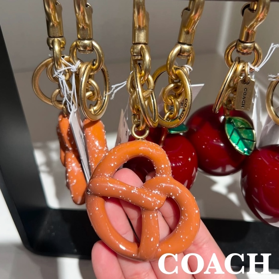 【日本完売】COACH ★ プレッツェル キーホルダー チャーム