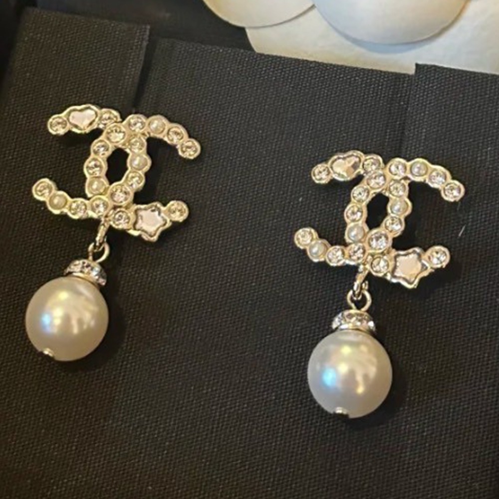 《注目》エレガントのなかに小さな遊び心【CHANEL】パールピアス