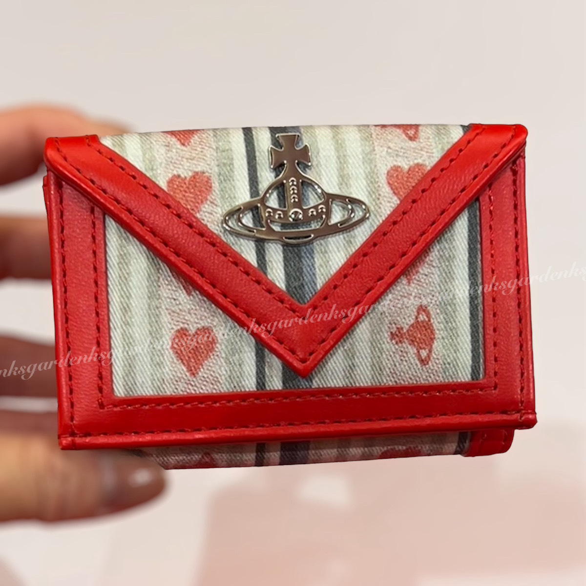 限定！すぐ届く！Vivienne Westwood ハート 三つ折りミニ財布