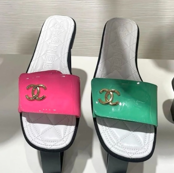 爽やか☆【CHANEL】サンダル ２色