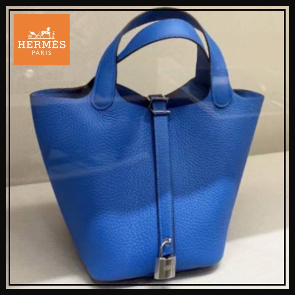 【綺麗なブルーがアクセントに♡】HERMES ピコタンロック18
