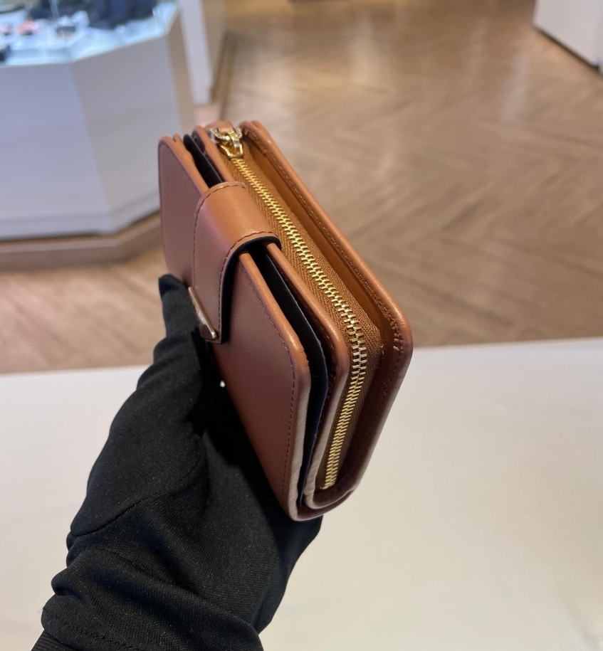 送料関税込 PRADA シティカーフタブ 小銭入れ付き 二つ折り財布