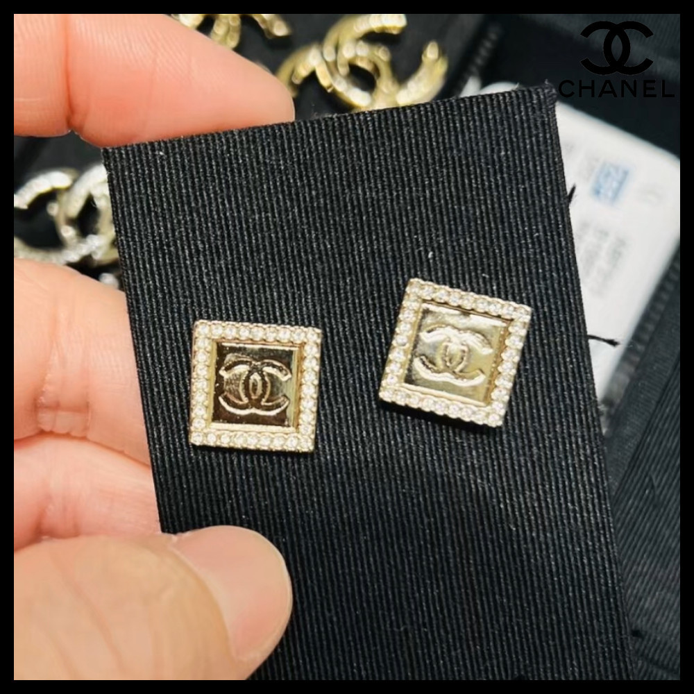 【高級感あふれるスクエア型♪】CHANEL★ピアス
