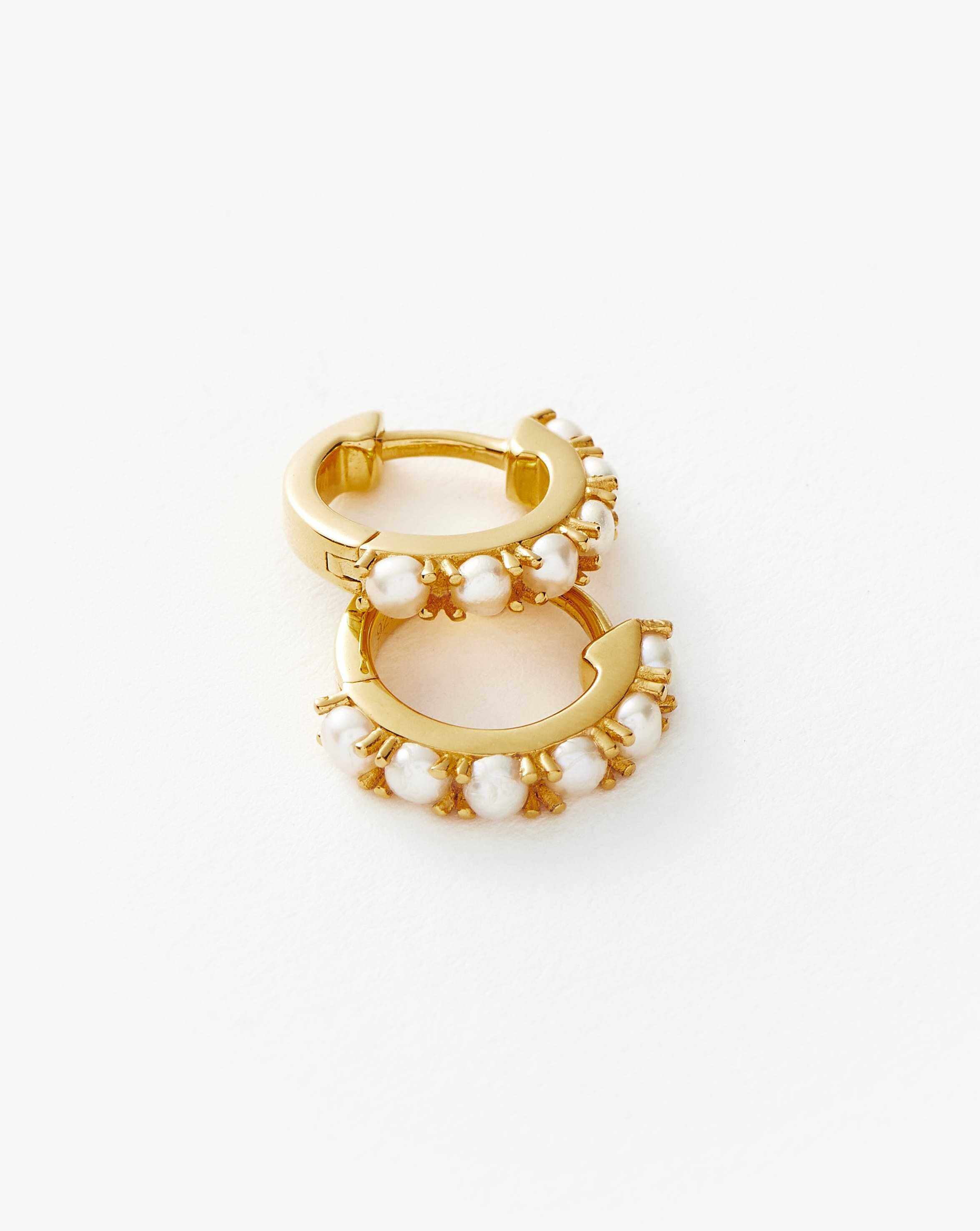 *関税・送料込*【MISSOMA】Gemstone Huggies ハギーズ ピアス 関税・送料込*【MISSOMA】Gemstone Huggies ハギーズ ピアス