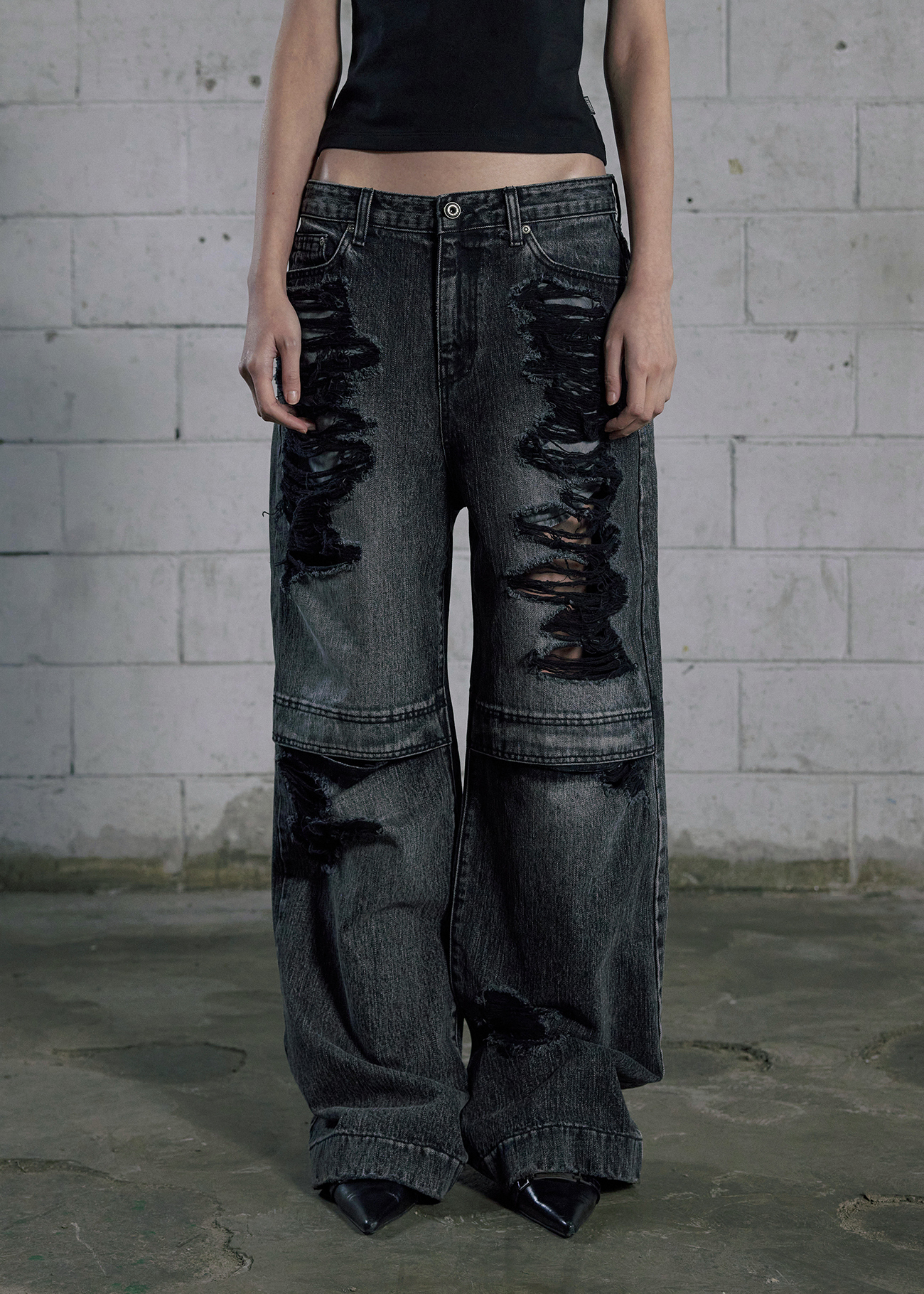 《bohemian seoul》 KNEE OPEN RIPPED WIDE JEANS