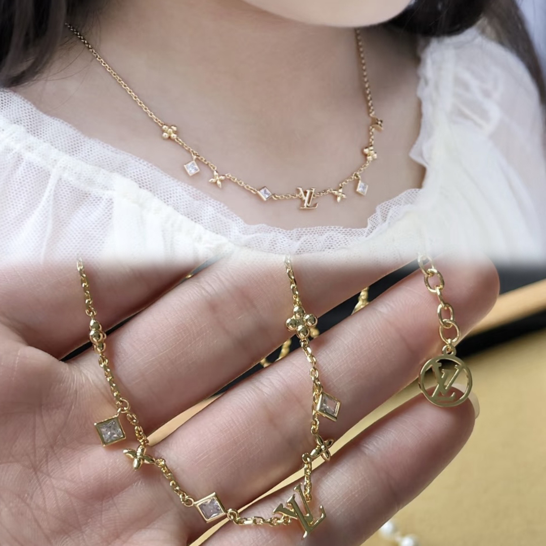 【25P/魅力的なブルーハートでかわいい♪】CHANEL ネックレス エレガントな輝き*【CHANEL】25P ブルーハート ネックレス 光沢