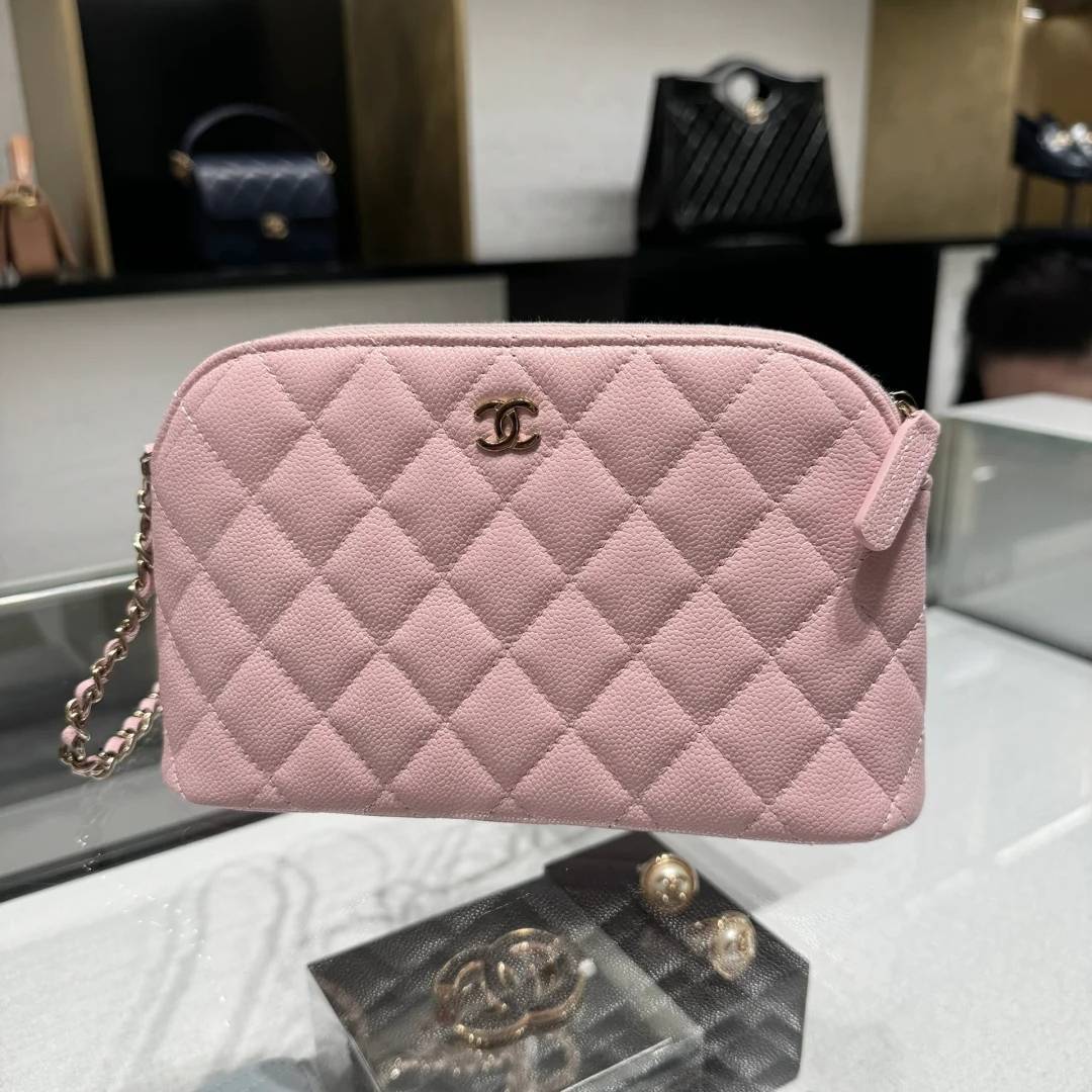【シンプルで可愛い】 CHANEL 《チェーン クラッチ 》