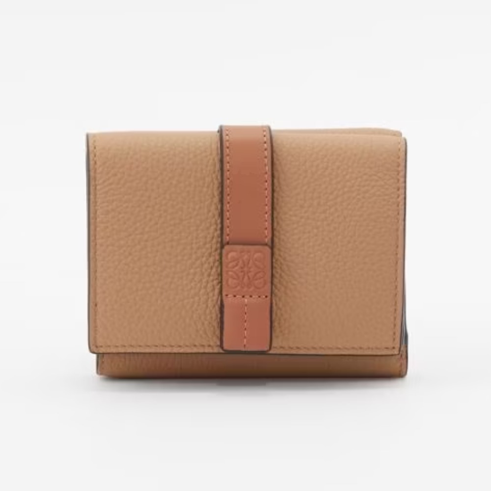 《自分ご褒美/大人かわいい》【LOEWE】縦型 三つ折りウォレット