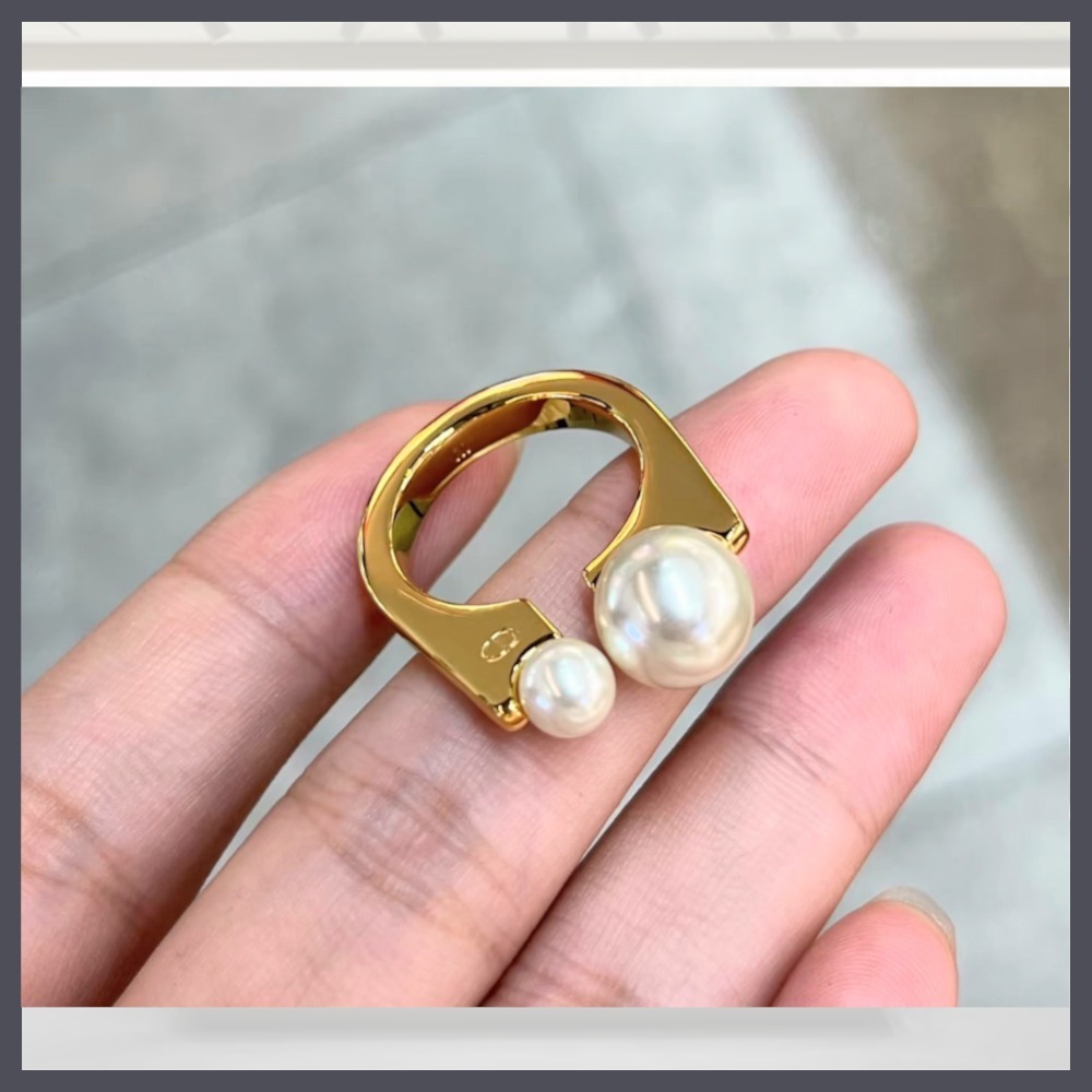 国内関込【パールが可愛い】Dior Tribales New Look リング 国内関込【パールが可愛い】Dior Tribales New Look リング 指輪