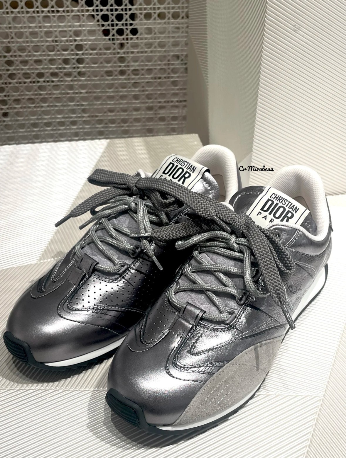 【グレーで魅せる軽快ステップ♡】DIOR スニーカー グレー（灰色）系 Dior(ディオール) スニーカー(レディース