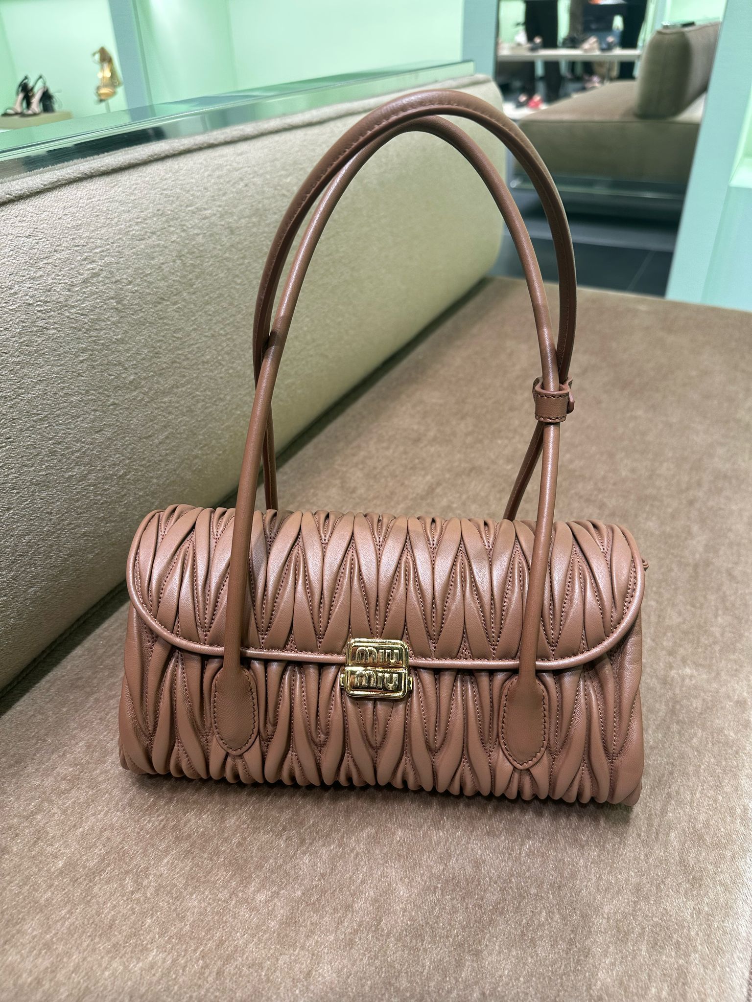 直営店買付【MIUMIU】ナッパレザー ショルダーバッグ 5BD265 N88 直営店買付【MIUMIU】ナッパレザー ショルダーバッグ 5BD265 N88