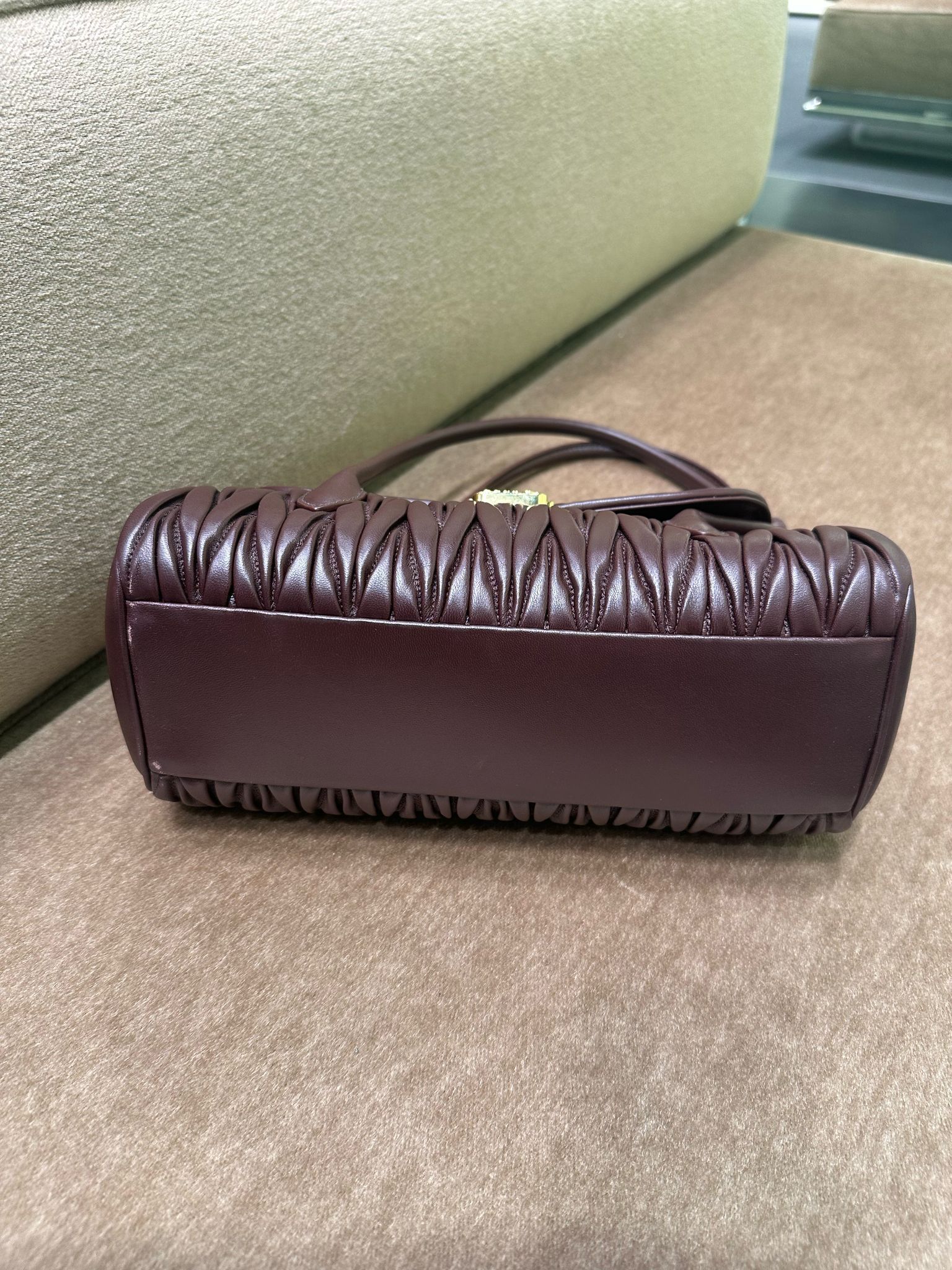 直営店買付【MIUMIU】ナッパレザー ショルダーバッグ 5BD265 N88