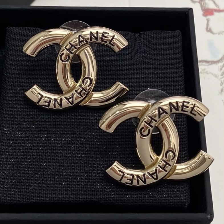 シルバーで輝く♪】CHANEL CCピアス (CHANEL/ピアス) ABE835