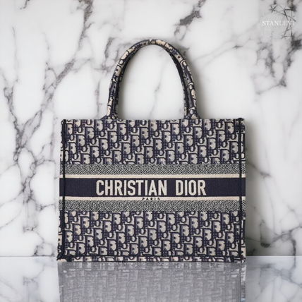 【華やかでエレガント☆】Dior Book Tote バッグ ミディアム Dior Book Tote | DIOR