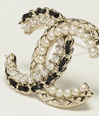 【25P 大人かわいく、胸元を華やかに】CHANEL ブローチ