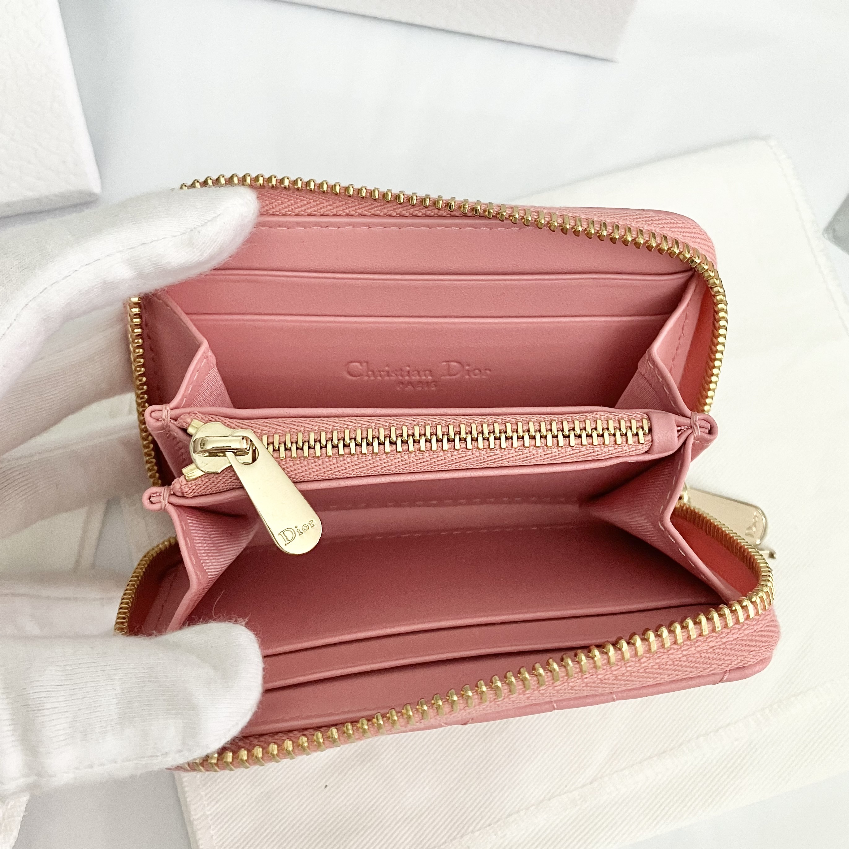 【Diorコンパクトで可愛い】LADY DIOR VOYAGEUR  財布 Dior】LADY DIOR VOYAGEUR コンパクト財布 Compact Wallet (Dior