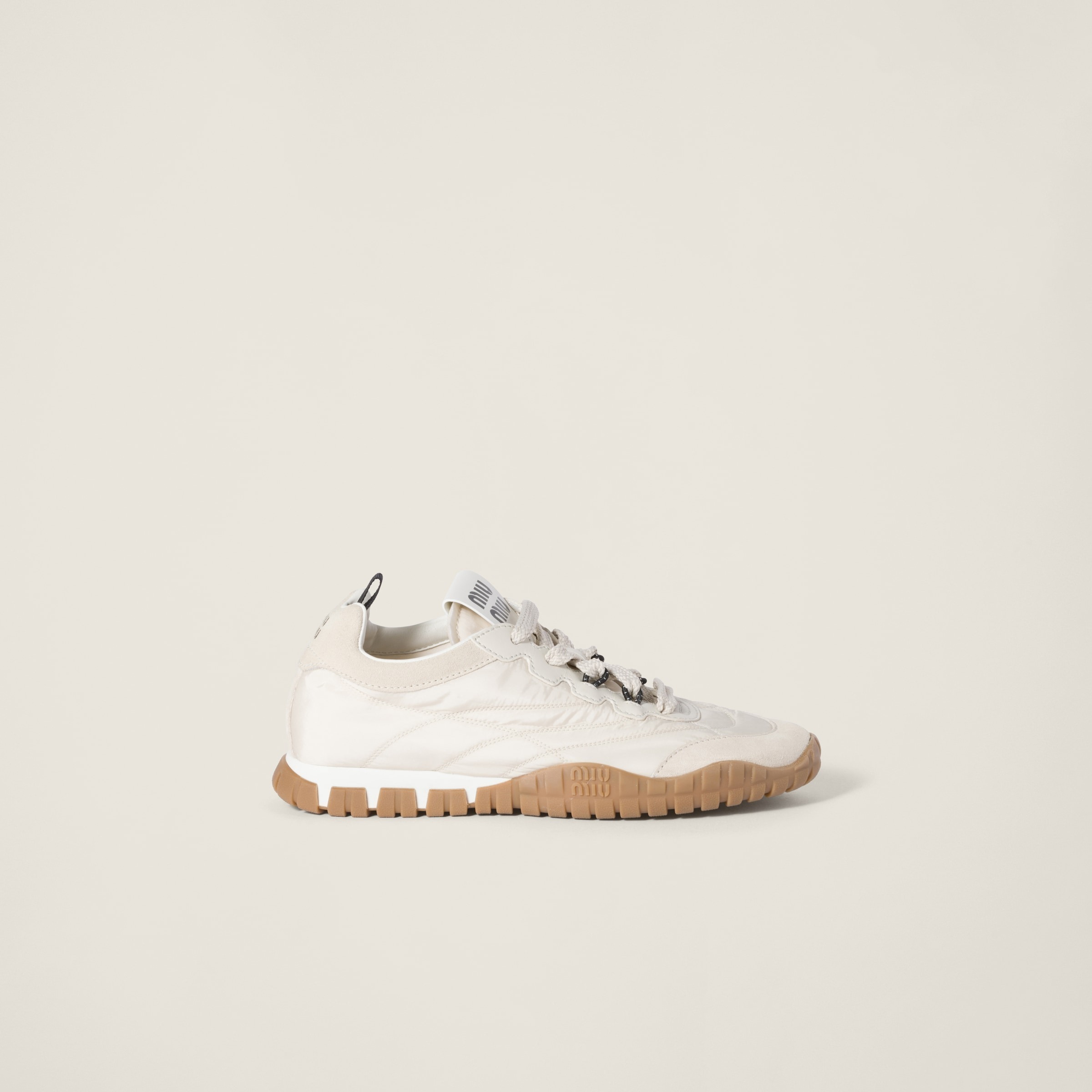 【入手困難★大人気】MiuMiu《Tyre》スエード スニーカー