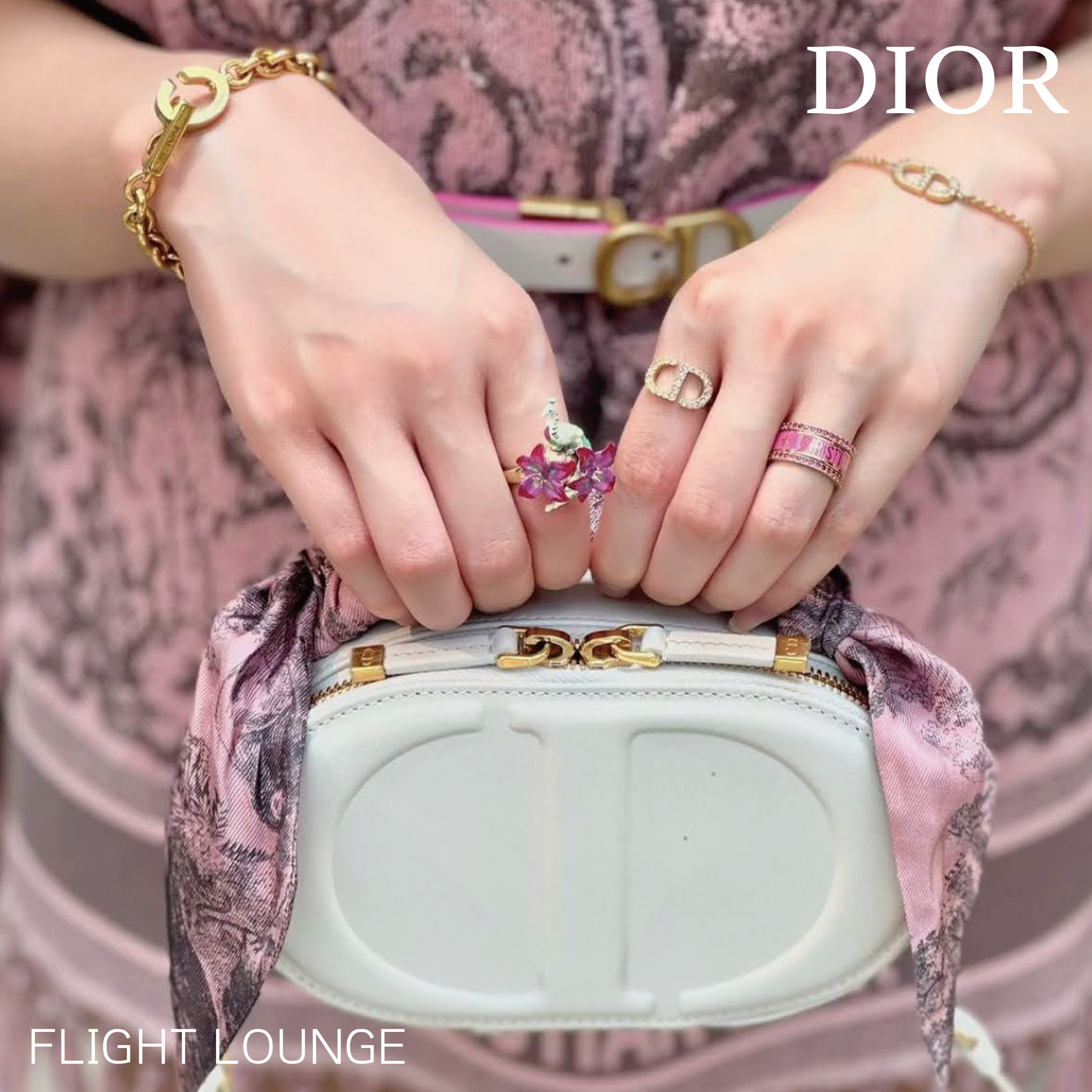 惹かれる一品★Dior CD SIGNATURE オーバル カメラバッグ