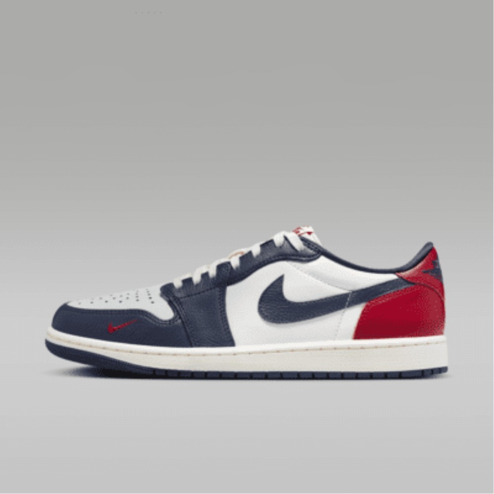 スニーカー Nike Air Jordan 1 Retro Low Gym Red and Midnight Navy Men's